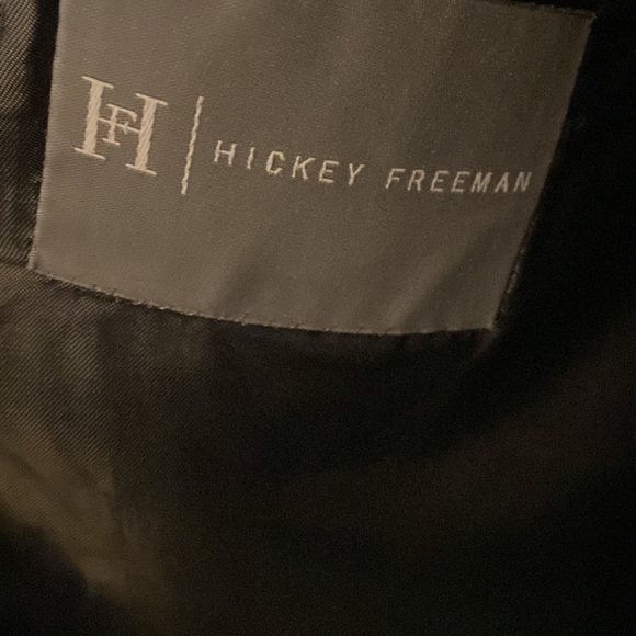 Beautiful Grey pinstriped Hickey Freeman Suit.  44 long pants 36x31. - Picture 3 of 7